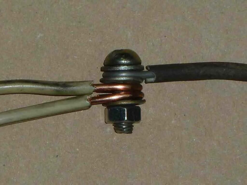 Соединение алюминиевых кабелей. Соединитель меди и алюминиевых проводов. Соединитель провода медь и алюминий. Соединение проводов алюминий и медь. Соединитель кабеля медь алюминий.
