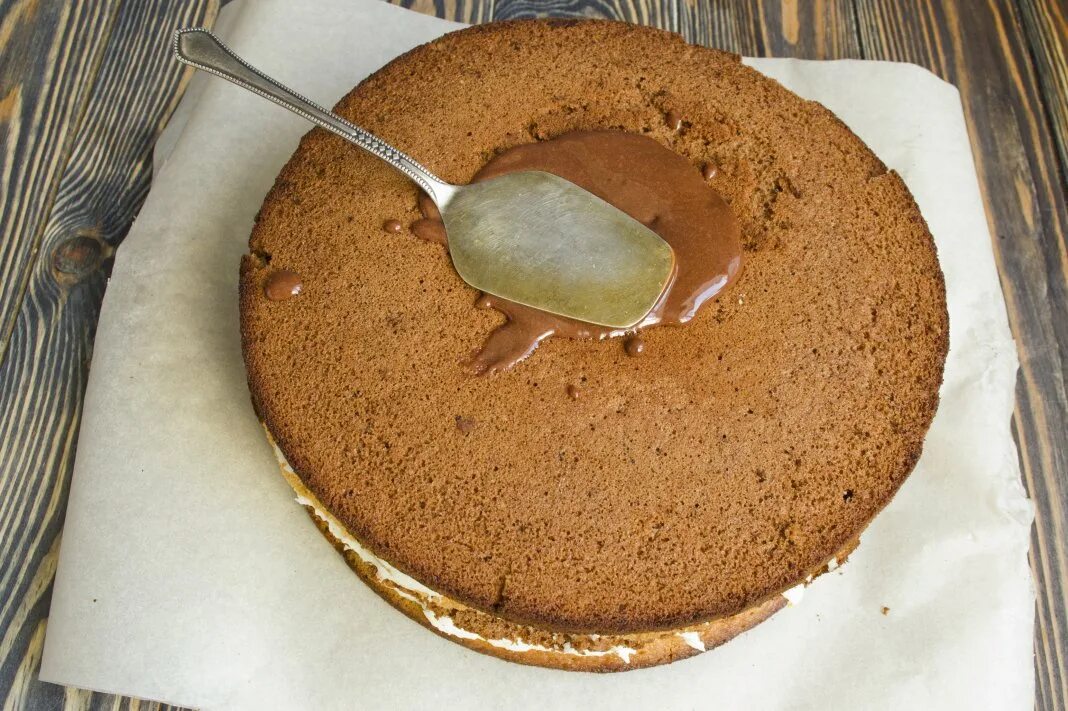 Манный крем для торта. Украшение торта бисквитной крошкой. торт с крошкой бисквита. торт обсыпанный бисквитной крошкой. торт из манки.