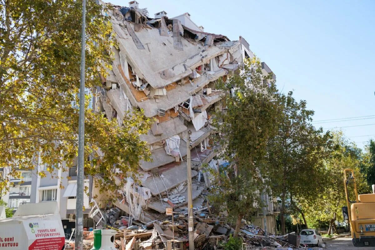 Землетрясение 1 апреля. Катаклизмы землетрясения. Жертвы землетрясения в Турции. Турция землетрясение пострадавшие.