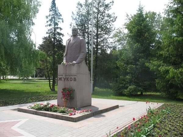 Памятники лен, обл,. Парк сосновка памятник кинологам. Синявино памятник воинам. Памятник сергею мироновичу кирову. Токсово братская могила.