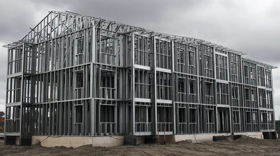 быстровозводимые ангары из металлоконструкций. промышленные здания и сооружения. быстровозводимые металлоконструкции. металлическая колонна для ангара. технологии возведения промышленных зданий.