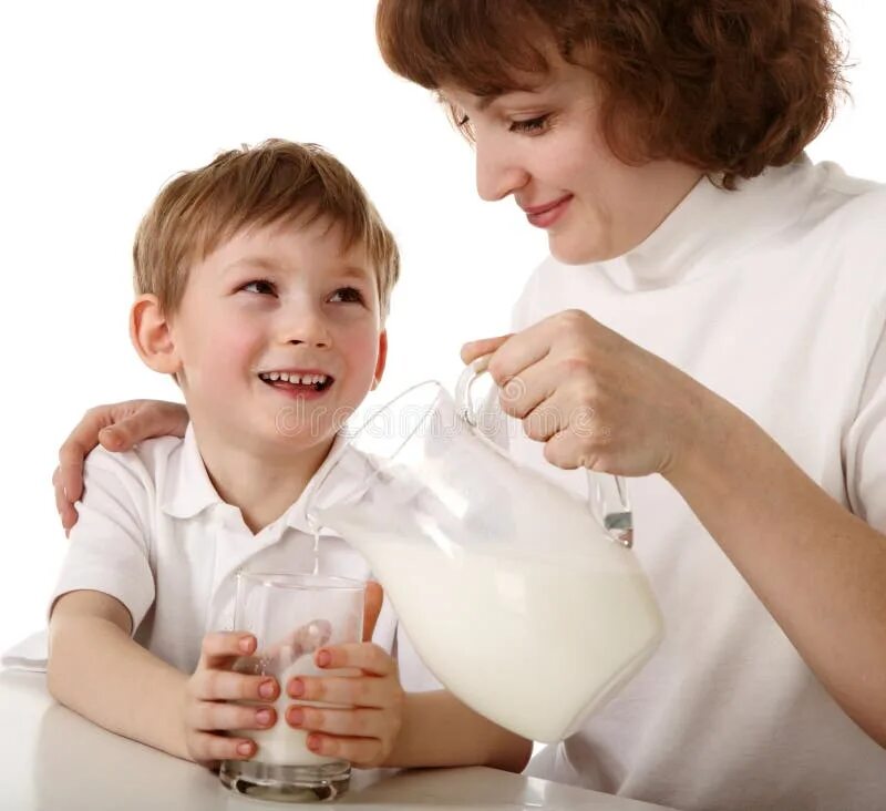 Мама молока пить. Молочко матери. Мама наливает молоко. Ребенок наливает молоко. Мама молоко ребенок.