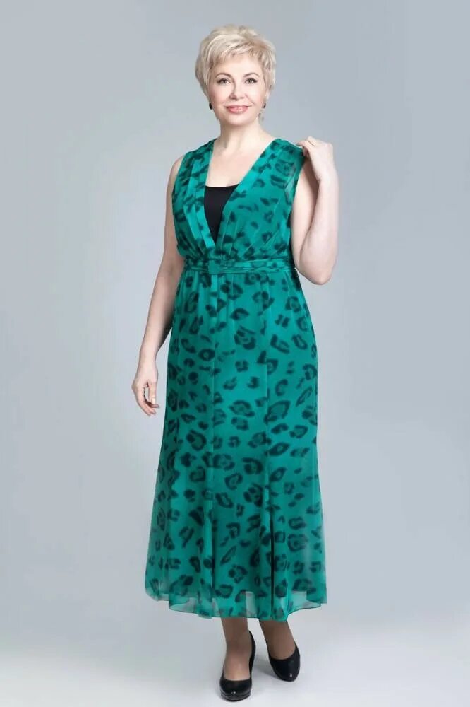 Пожилая женщина в платье. Нарядные платья для пожилых женщин. Летние платья для пожилых. Пожилая женщина в платье. Плятая для женшень 50лет.