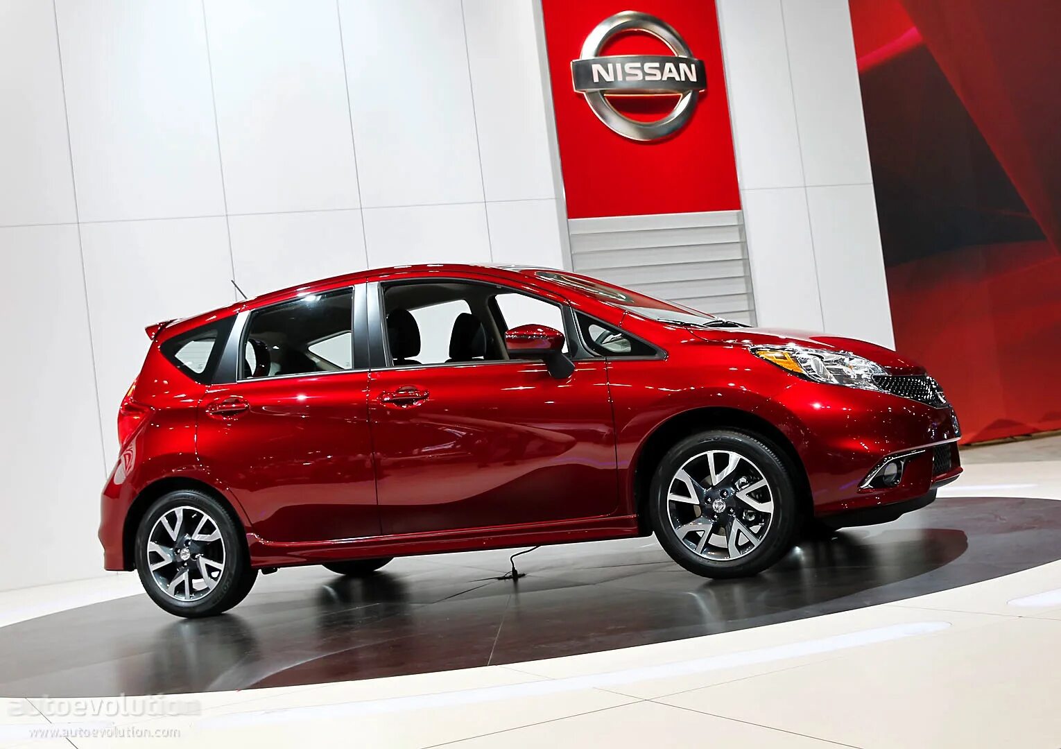 Nissan note 2023. Nissan note новый. Nissan note. Nissan note 2022. Ниссан ноут 2013.