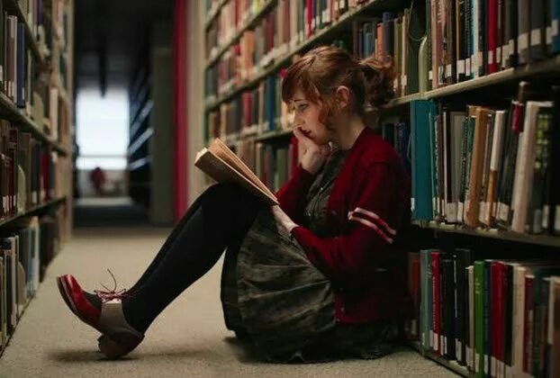 She often reads books. Девушка в библиотеке. Фотосъемка в библиотеке. Фотосессия в библиотеке. Девушка с книгой.