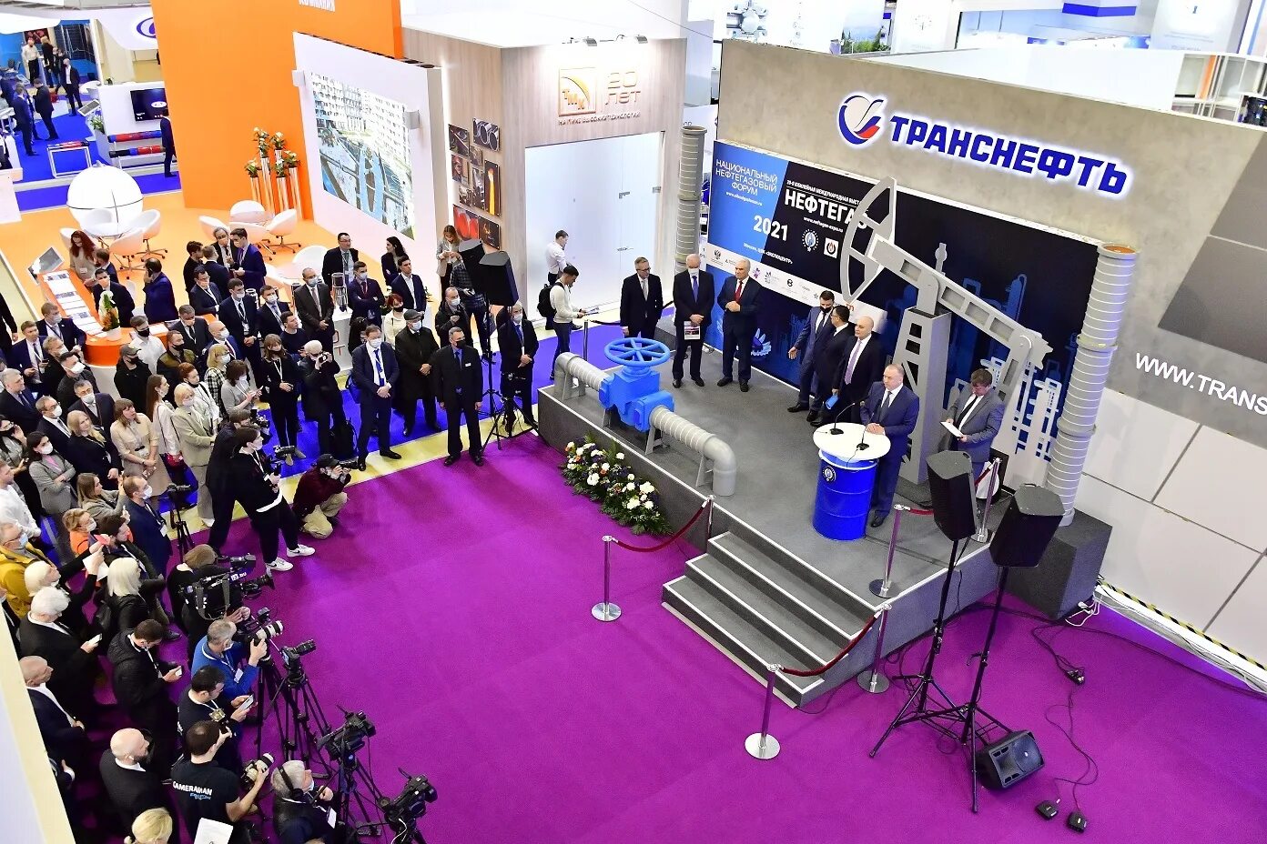 Выставка нефтегаз 2022 москва. Выставки нефтегазовой отрасли. Выставка нефтегаз 2021 москва. Выставки нефтегазовой отрасли. Нефтегаз экспо 2022.