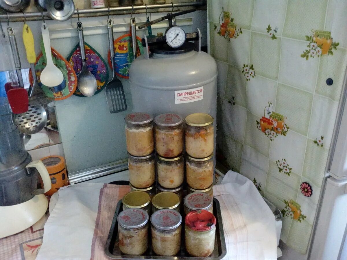Солянка в автоклаве. Тушенка каша с мясом в автоклаве. Каша гречневая в автоклаве. Тушенка с гречкой в автоклаве. Каша перловая с мясом в автоклаве.