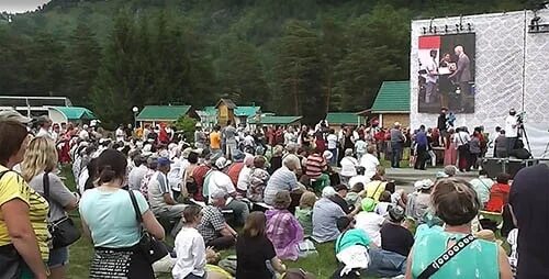 Выступление шамана на фестивале молодежи в сочи