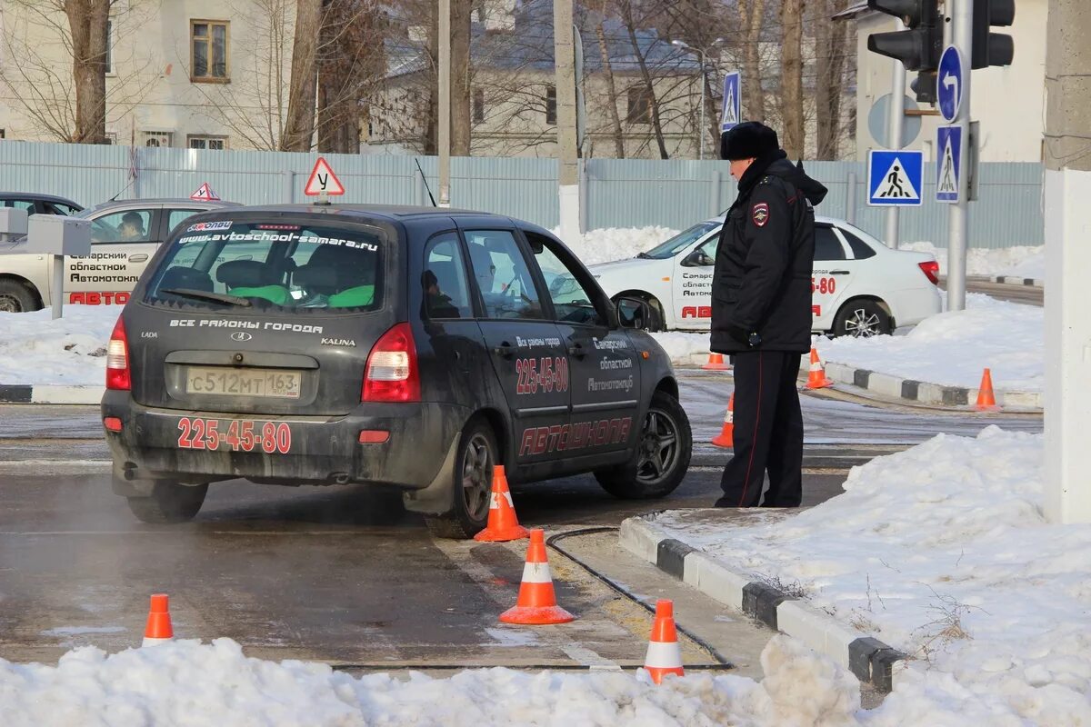 Автодром ру продажа автомобилей в россии. Машинка автодром. Автодром Самара. Зимний автодром. Сдача на вождение зимой.