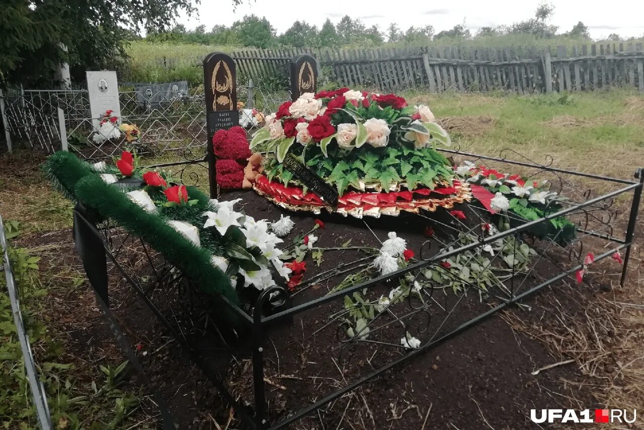 кладбище. шамукаев артем шильнебаш сво. похороны девушки и ее брата а армавире. похороны двух братьев. акшин гусейнов армавир.