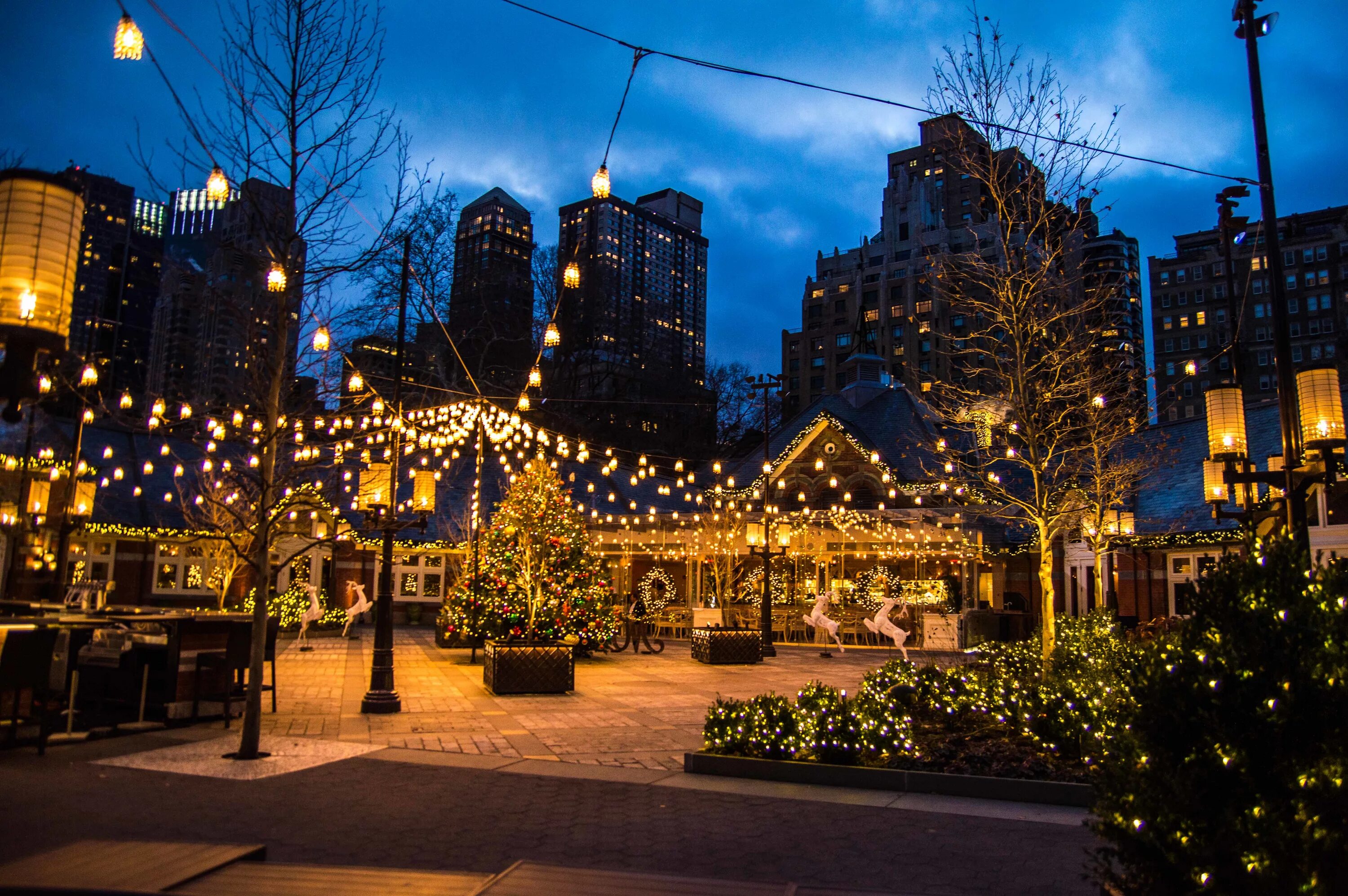 современный тольятти. картинки нового города. картинки нового города. нью йорк бродвей рождество. новогодний город.