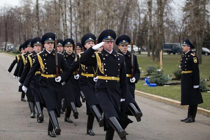 Форма ФСО президентский полк. Президентский полк церемониальная форма. Форма президентского полка ФСО. Парадная форма ФСО президентский полк.