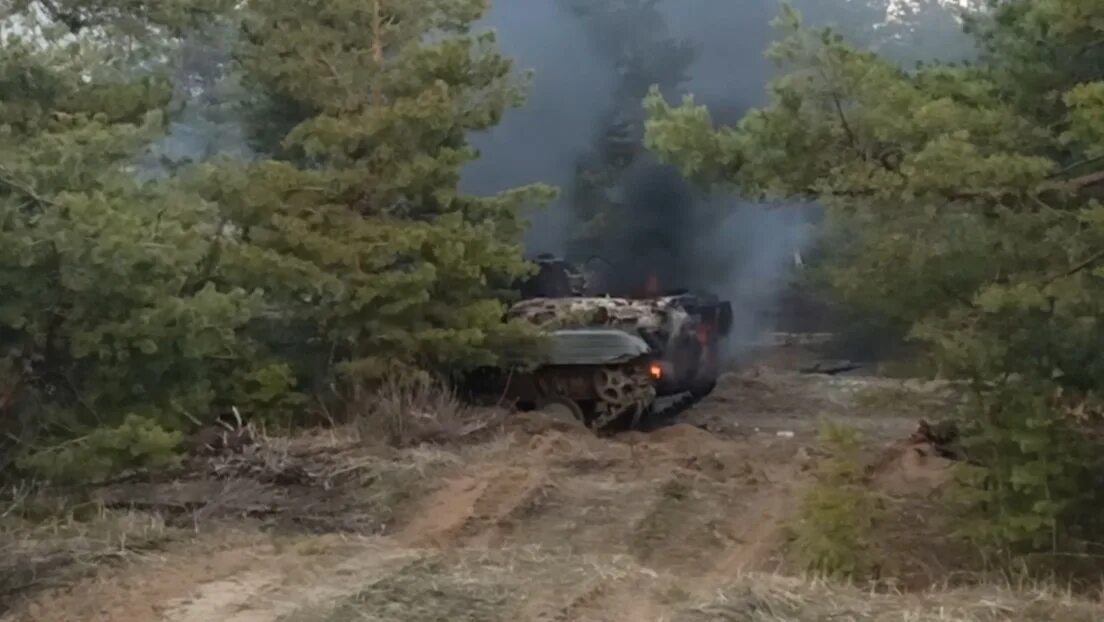 Нападение россии видео. В Ростовской области уничтожили две украинские БМП С диверсантами. Подбитый бмбт на Украине. Подбитые БМП на границе с Россией. Россия уничтожила 2 БМП Украины.