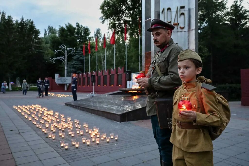 22 Июня день памяти и скорби. Свеча памяти на площади Куйбышева. Свеча памяти фото картинки.