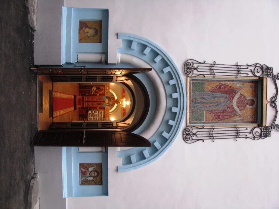 икона царские врата софийский собор киев. двери храма открыты. парадные двери храма. северные врата главного храма вооруженных сил россии. открытые двери церкви.