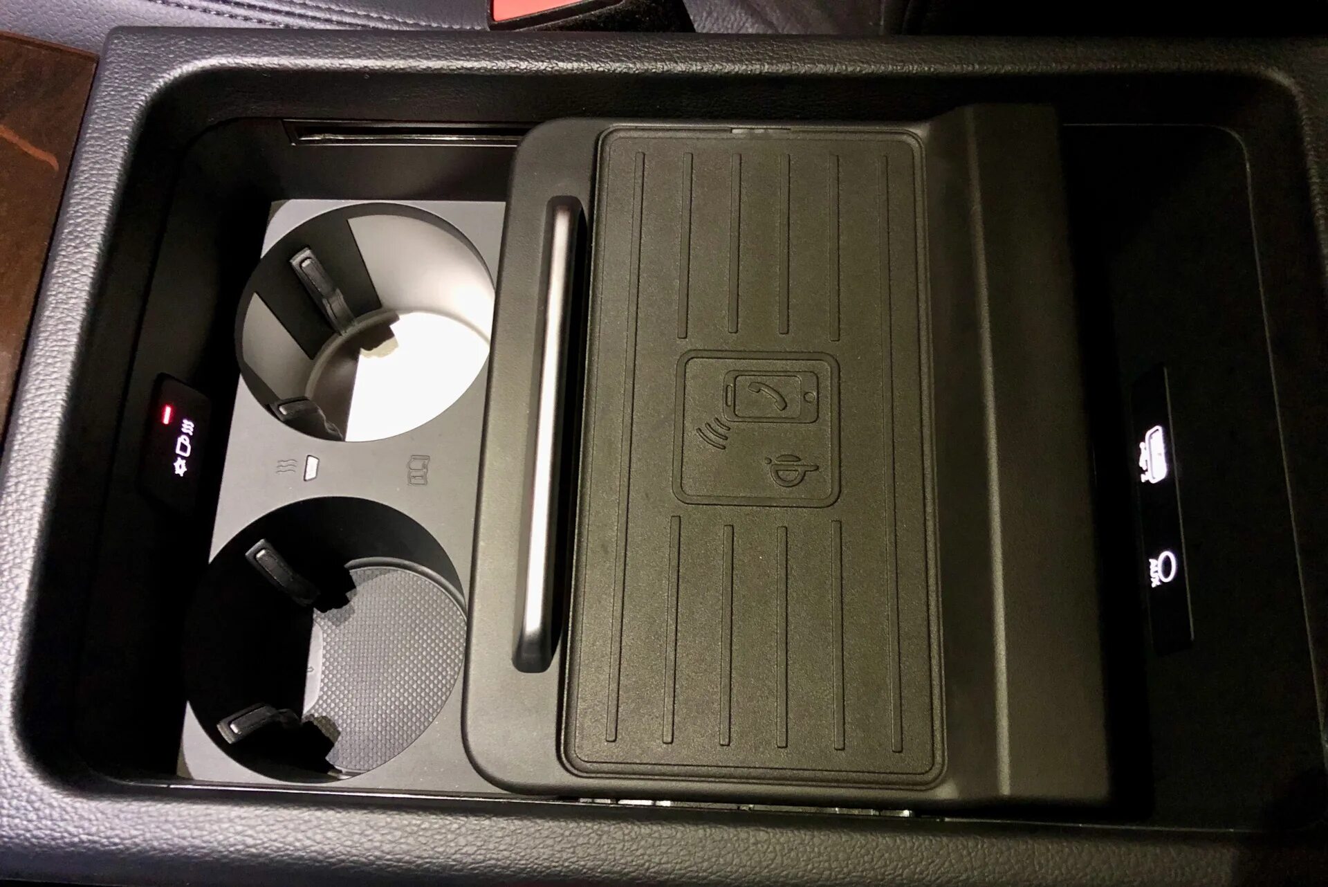 Audi Phone Box. Подстаканник с подогревом Ауди ку 5. Audi Phone Box c беспроводным зарядным устройством Audi q5 FY. Подстаканник с охлаждением Ауди. Install box
