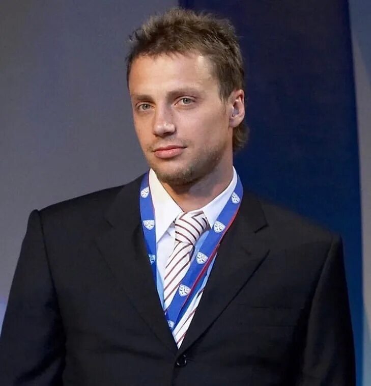 Ваня ткаченко. Иван леонидович ткаченко. Иван ткаченко локомотив ярославль. Ткаченко 17. Иван ткаченко хоккеист.