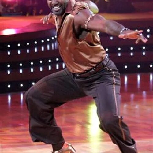 Танцующий чернокожий. Танец негра. Танцующий нигер. Нигер танцует. Негры пляшут.