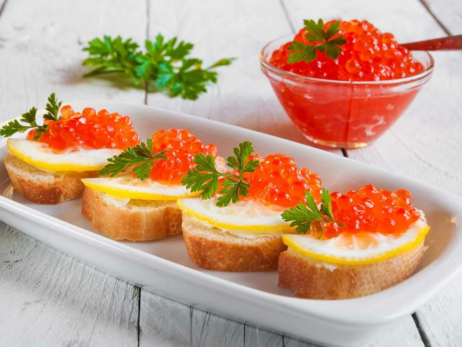 Как вкусно сделать бутерброды с икрой. Как вкусно сделать бутерброды с икрой