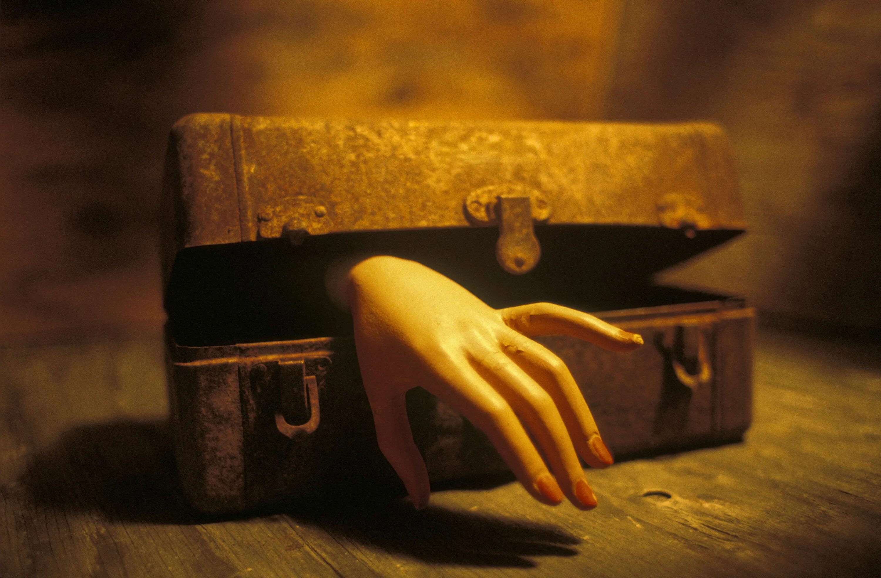 Тайна коробочка. Тайна коробочка. Деревянный ящик с секретом. Подарочная коробка с вопросом. Коробка с секретом.