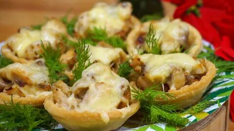 Курица с грибами в тарталетках со сметаной