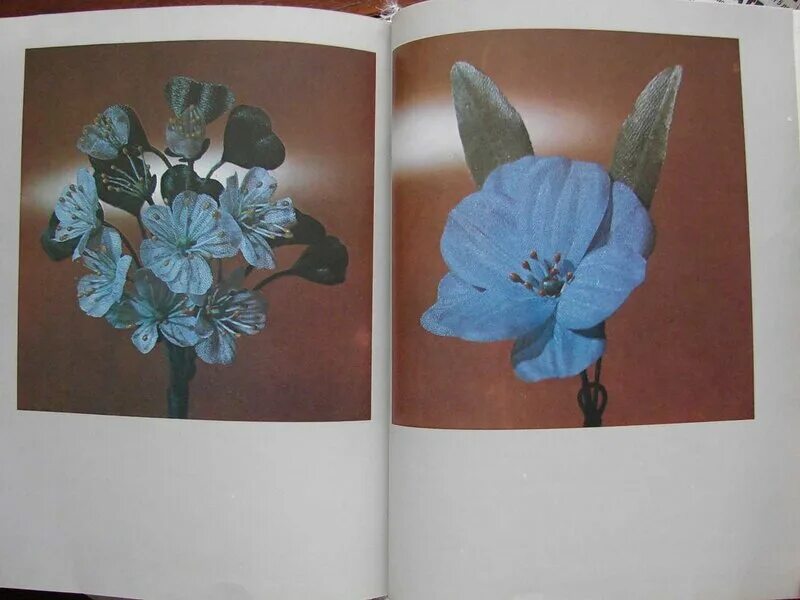 Техники цветов из ткани. Козинкина е а цветы из ткани 1990. Цветы из ткани книга. Цветы из ткани японская техника. Цветы из ткани книжка разворот.