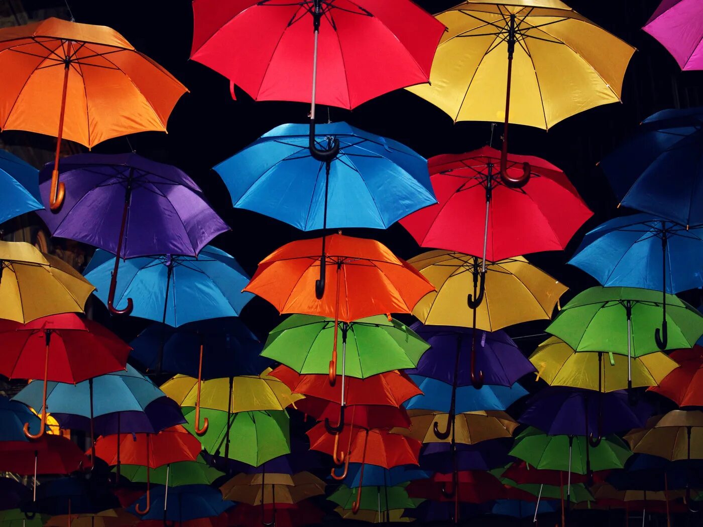 Разноцветный зонт. Зонтики яркие. Разноцветные зонтики. Радужные зонтики. Света зонтик