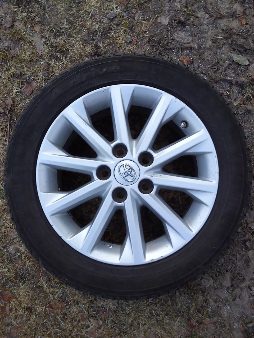 Диски на камри 50 r16. Камри 40 3. Диски литые 16 камри. Тойота камри v70 на дисках r16. Диски литые 16 камри.