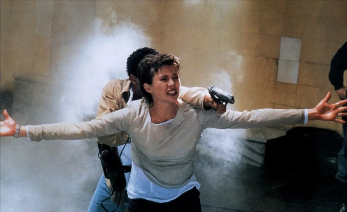 The siege 1998. Осада 1998. Осада сюжет. Осада фильм 1998 хд. Фильм осада 1998 брюс уиллис.