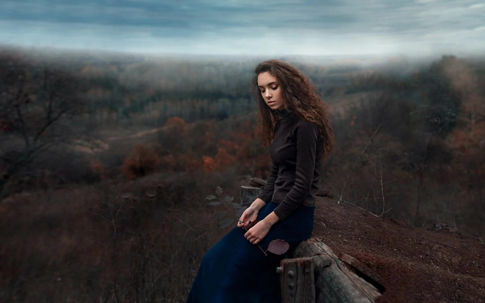 Девушка в тумане 2021. Девушка в тумане фильм. Силуэт девушки. Девочка в тумане. Девушка в тумане 2021.