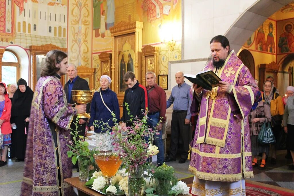 Тихвино-онуфриевский храм воронеж. Литургия 16. Литургия 16. Видео проповедь на причастие. Храм илии пророка в обыденском переулке батюшки духовенство.