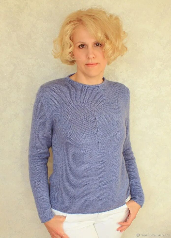 Свитер машинной вязки. Свитер косами на вязальной машине. Свитер вязаный на машине. Джемпер на вязальной машине. Вязаные женские джемпера на машинке.