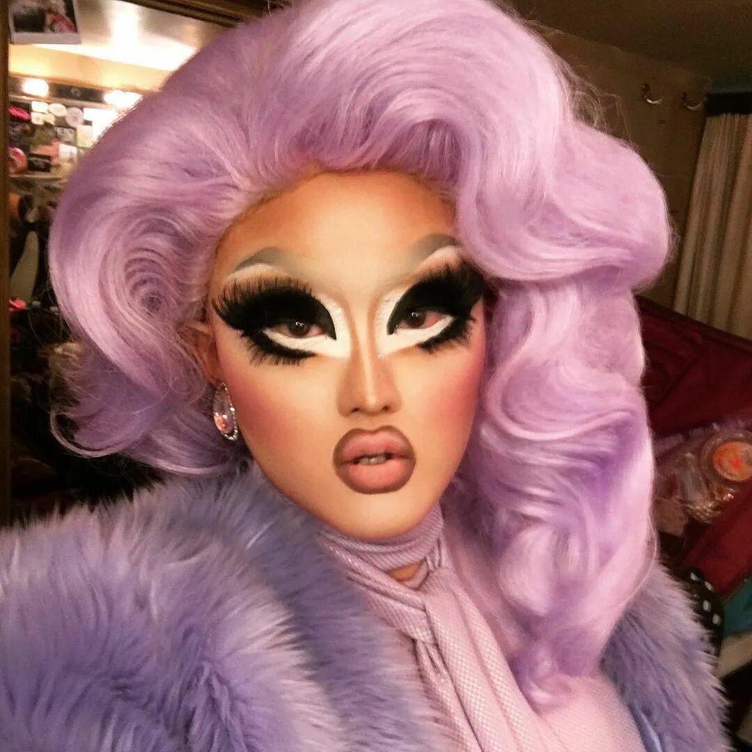 To drag up. Kim chi drag queen. kimchi drag queen. макияж дрэг квин. драг квин макияж губы.