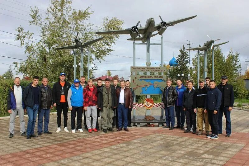 Свистелин Киренск. Памятник летчикам в Киренске. Киренск Иркутская область. Памятник Аляска Сибирь.