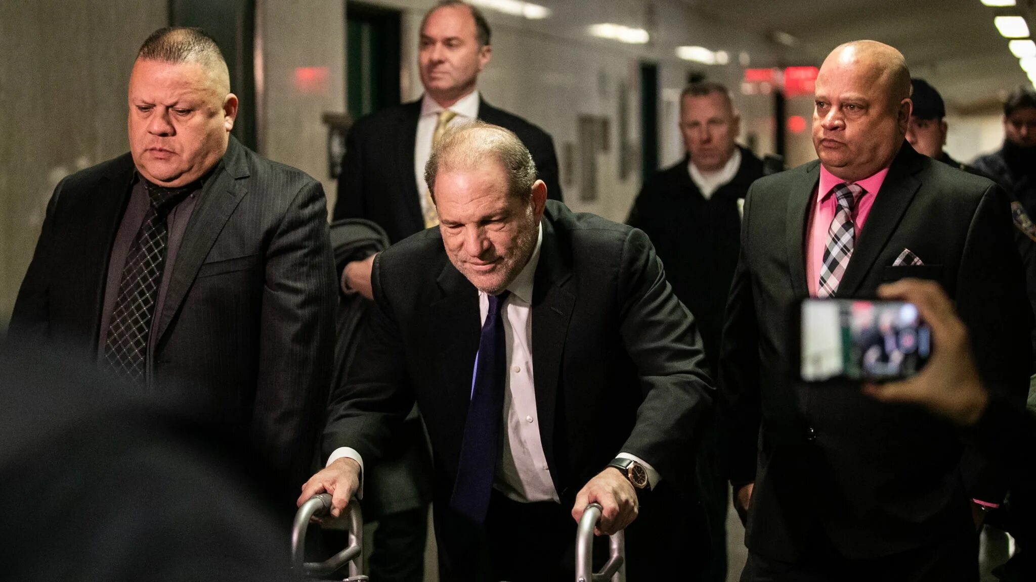 Харви вайнштейн. Харви вайнштейн. Харви вайнштейн. Харви вайнштейн властелин колец. Харви вайнштейн приговор.