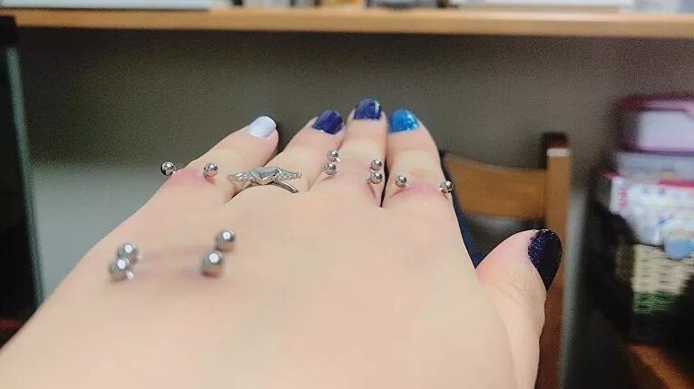 Тату овен для девушек. Pierced feet. Украшения для пальцев ног. Тату для овна девушки у стопы. Pierced feet.