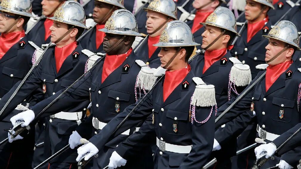 French soldier. Парадная униформа армии Франции. Национальная жандармерия Франции Uniforma. Форма армии Франции. Военная форма Франции парадная.