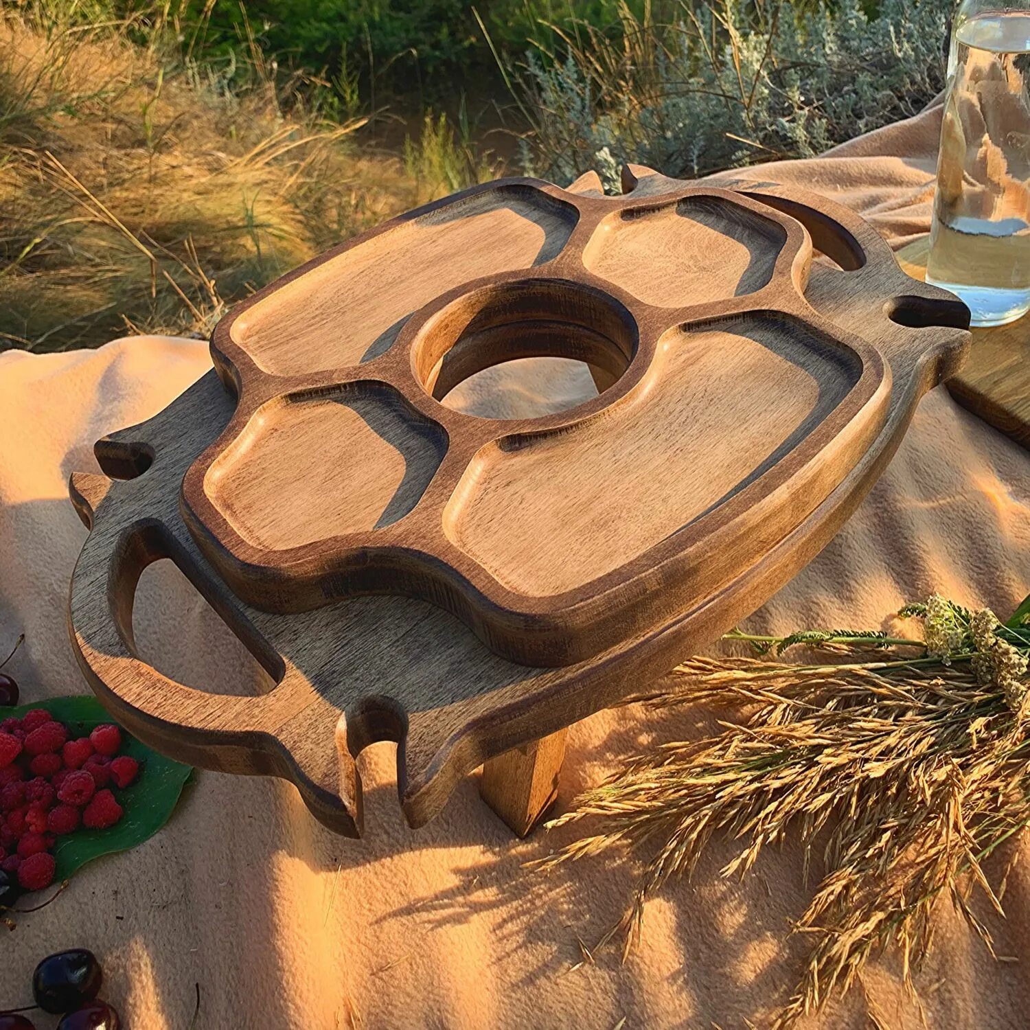 Винный стол из дерева. Винный столик. Сувениры из винницы. Деревянные изделия. Столик для вина.