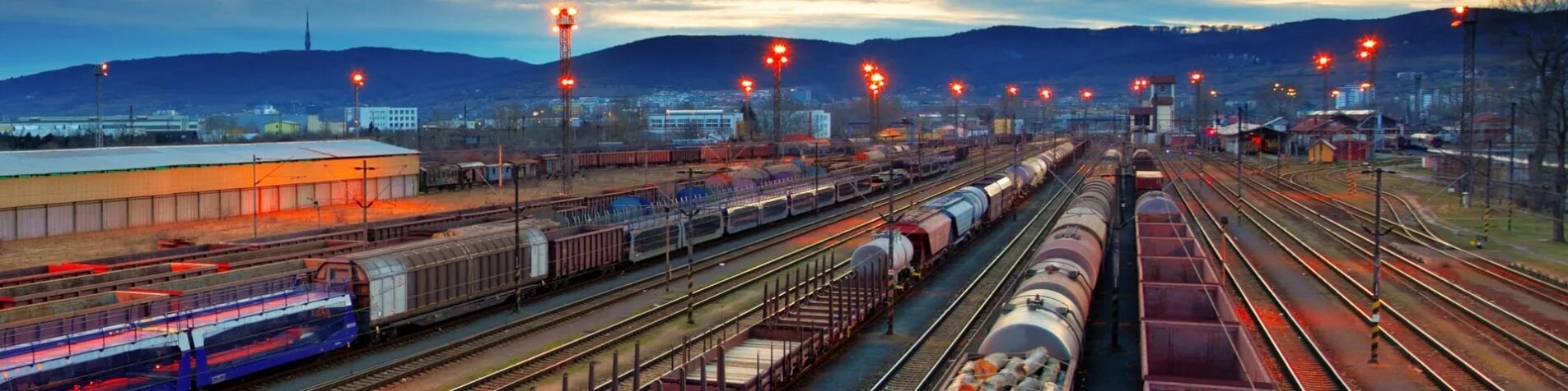 Жд отрасль. Грузовые станции юужд. Вагоны цмгв 250 кубов. Жд станция туапсе-сортировочная. Работа жд перевозки.