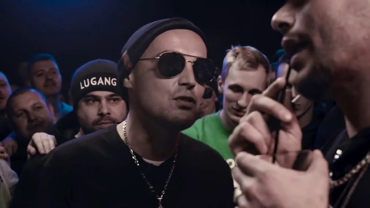 Бит гуф. Футболка как у гуфа на батле. Баста гуф 2022. Гуф рэп батл. Батл гуфа и птахи под бит.