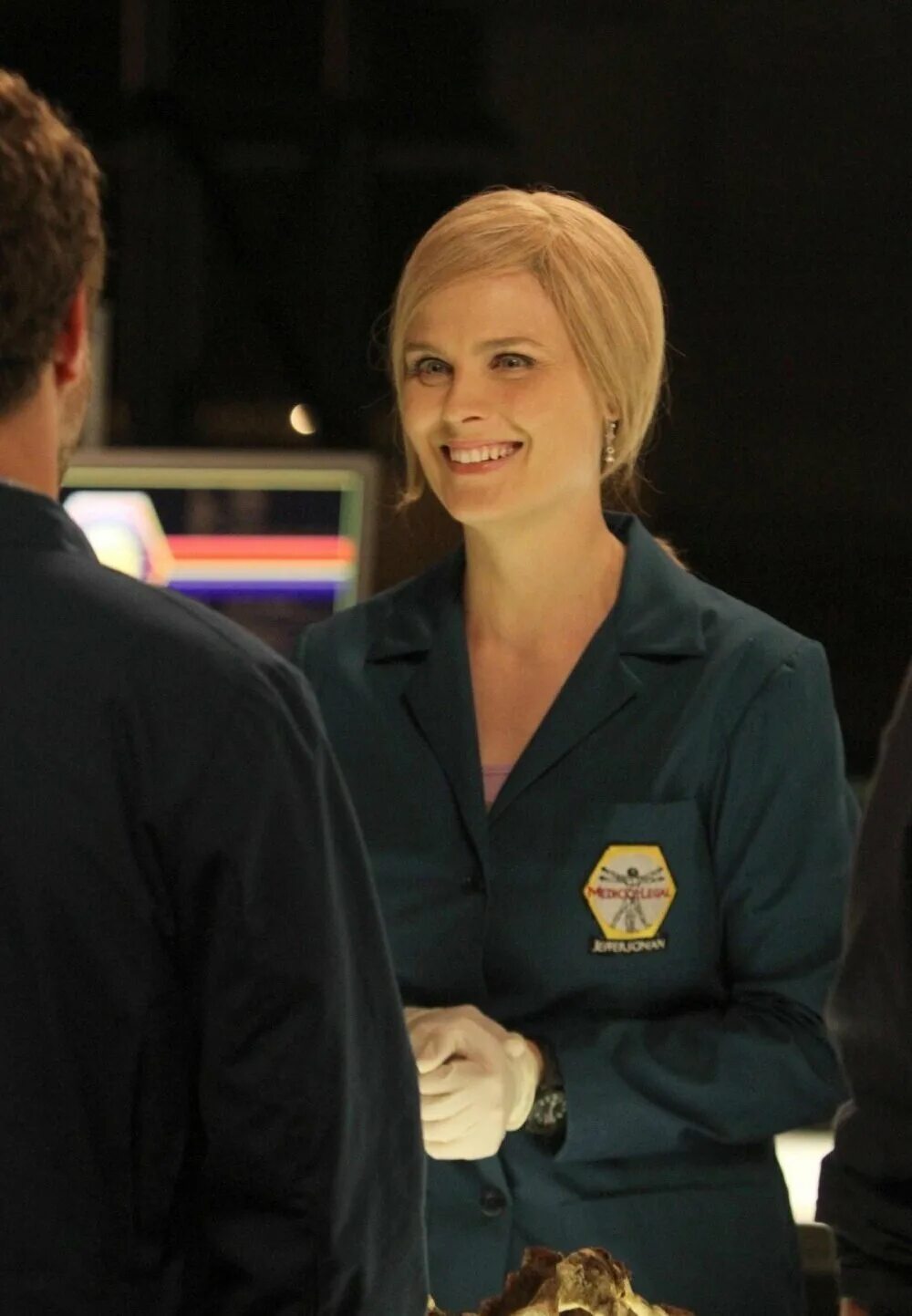 доктор темперанс бреннан блондинка. в каких сериях могильщик. в каких сериях могильщик. сериал кости 11 сезон. бреннан из сериала кости.