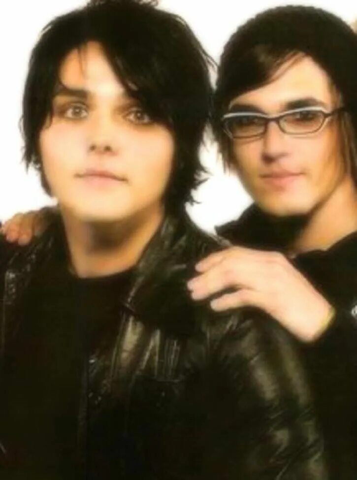 One way bros. Gerard way and mikey way. уэйцест. питер вентц и джерард уэй.