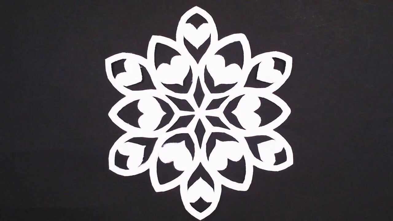 Макет снежинки. Красивые снежинки вытынанки на окна. Вытынанки снежинки. Снежинки вырезать. Снежинки на окна.