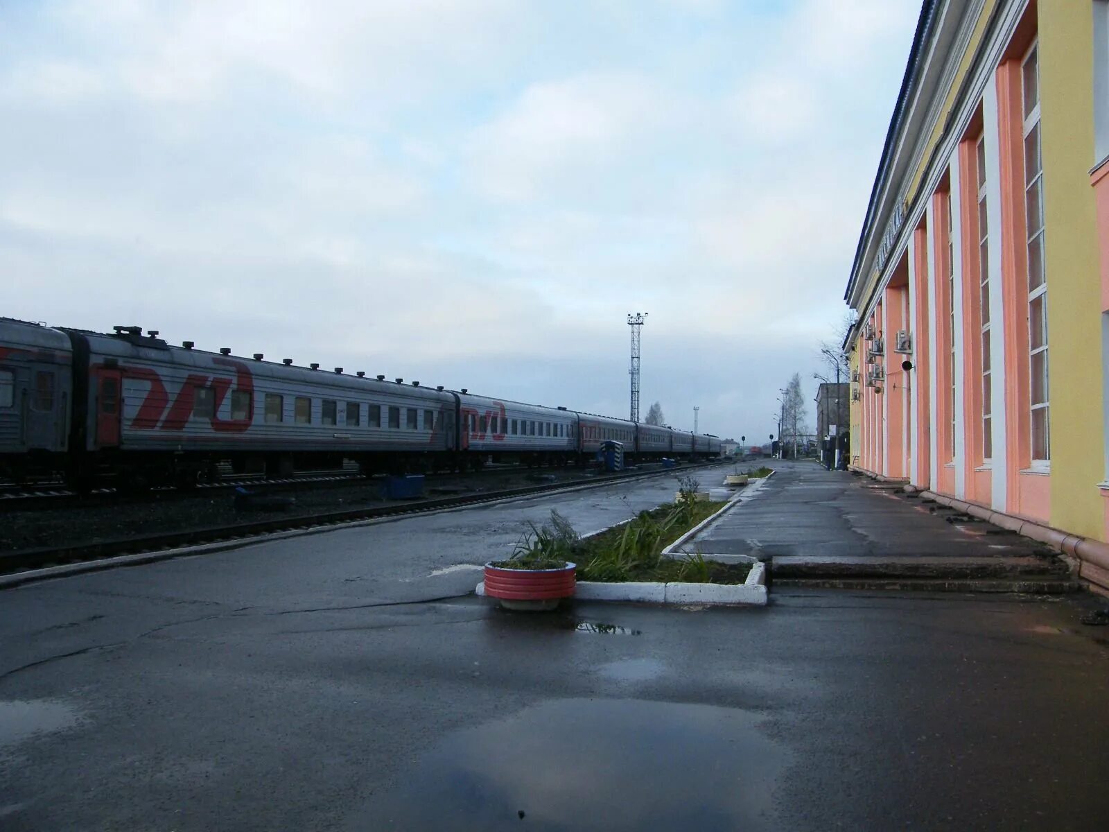 Сыктывкар воркута жд. Жд вокзал сыктывкар. Сыктывкар усинск поезд. Усинск сыктывкар жд. Тэп70 коми.