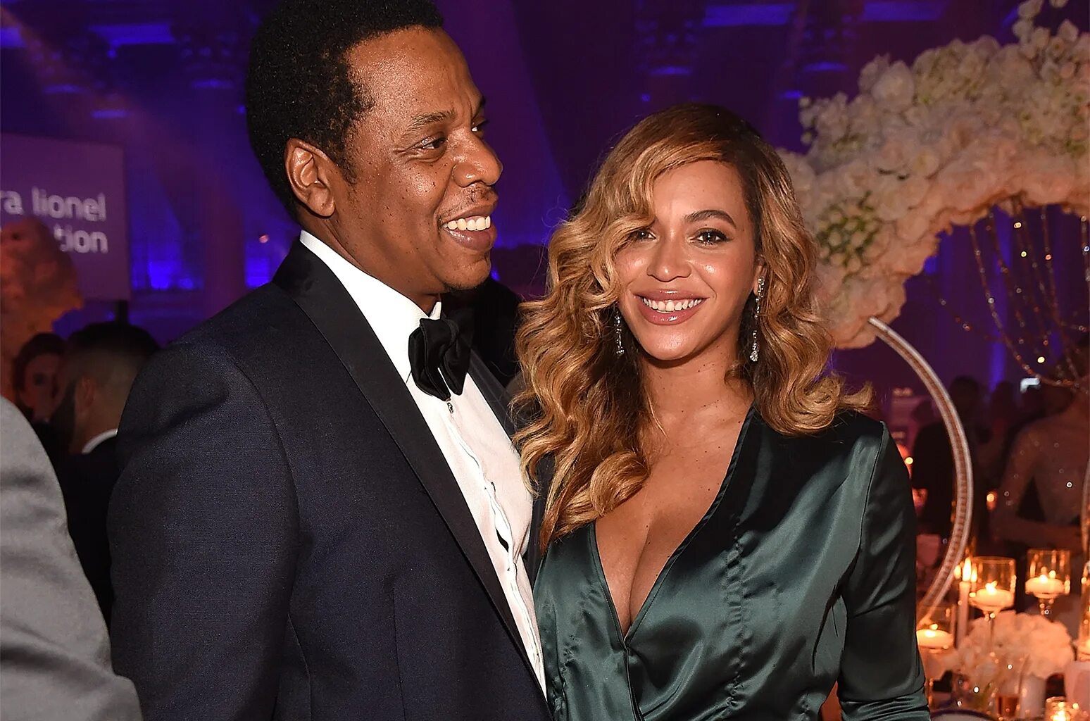 Джей зи и бейонсе тиффани. Бейонсе ноулз и джей зи. Бейонсе в лувре. Джей зи и бейонсе фото. Джейзи и бьенси.