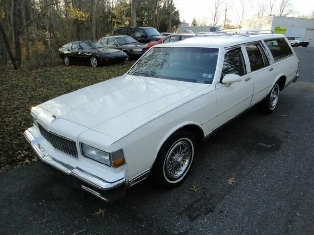 Caprice перевод. Каприз обувь логотип. Mon caprice баку. Шевроле caprice 1975. Chevrolet caprice 1975 coupe.