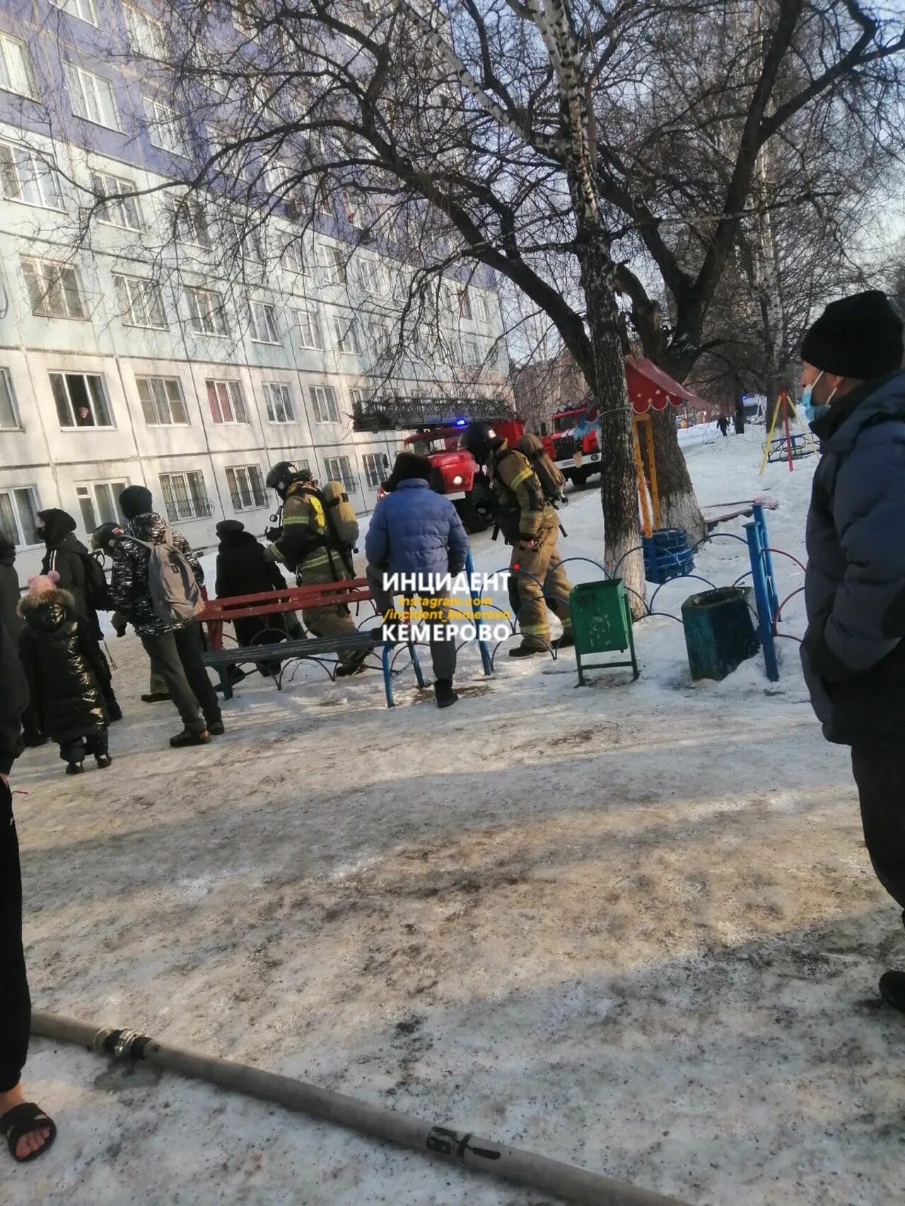 Купить в кемерово сегодня. Пожар в Кемерово. Пожар в общежитии Кемерово. Пожар в Кемерово сейчас час назад. Кемерово сейчас.