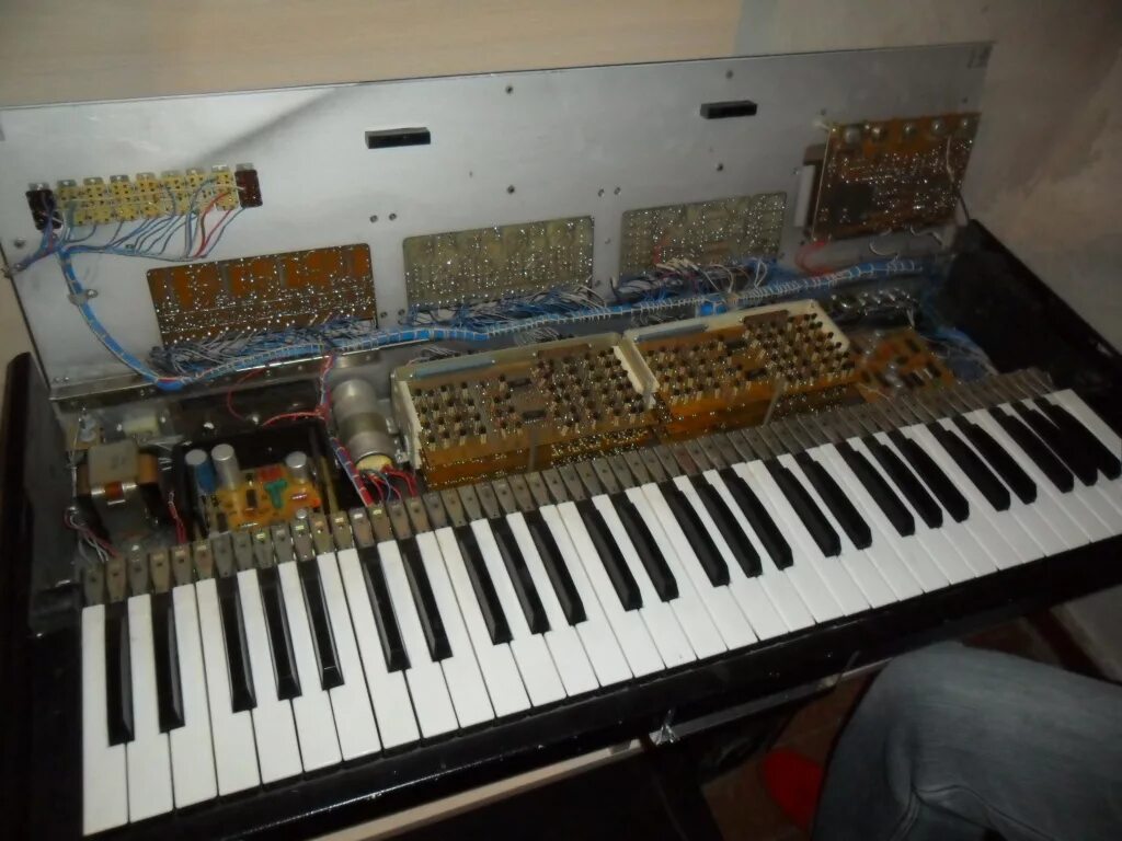 электроника эм-25 содержание драгметаллов. разбор синтезатора. разбор синтезатора. электроника эм-11. стк 800 синтезатор.