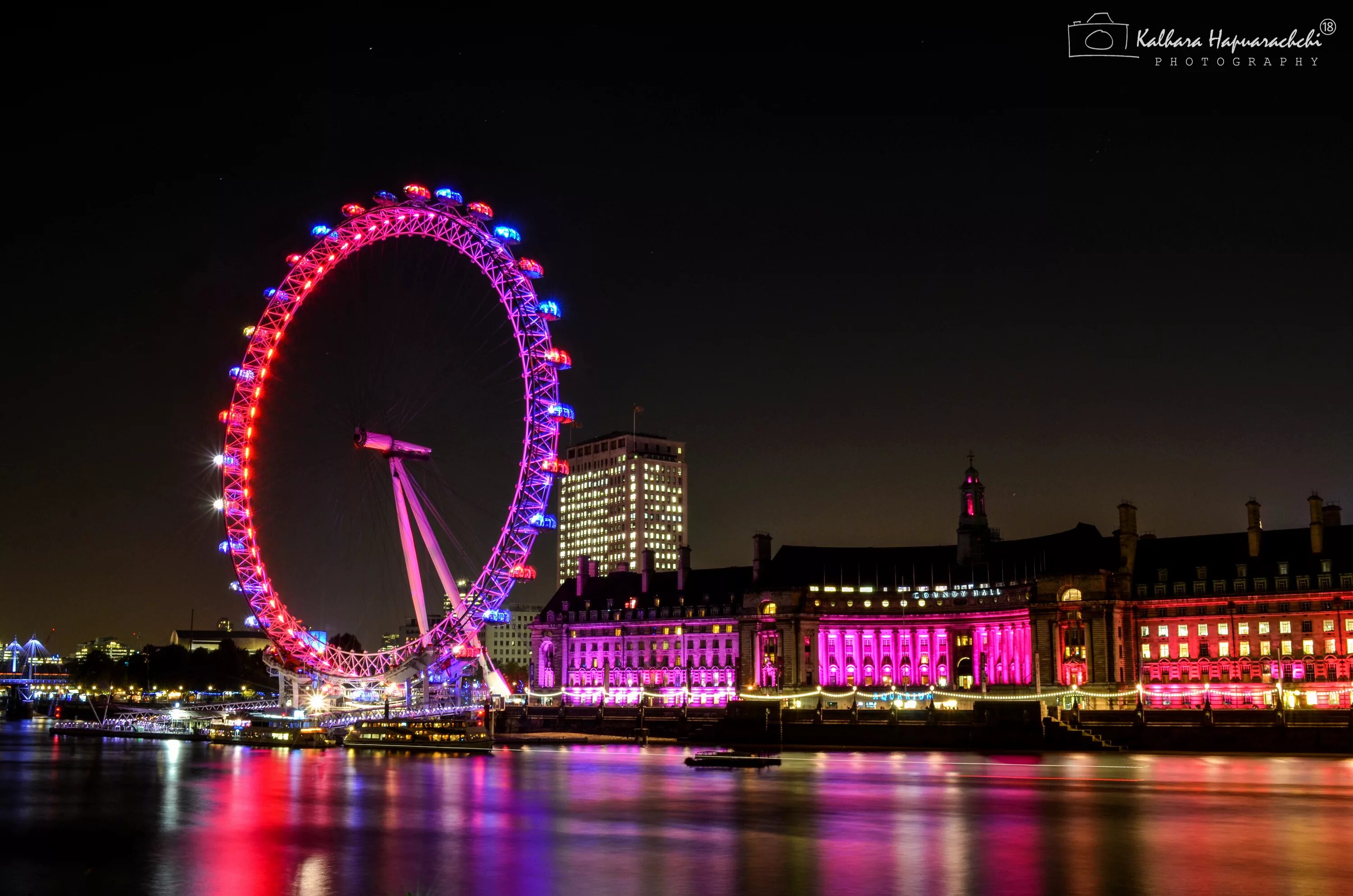 Situated on the banks. Око Лондона колесо обозрения. Лондонский глаз London Eye. London Eye (лондонское колесо обозрения).. Достопримечательности Лондона «Лондонский глаз» (London Eye).