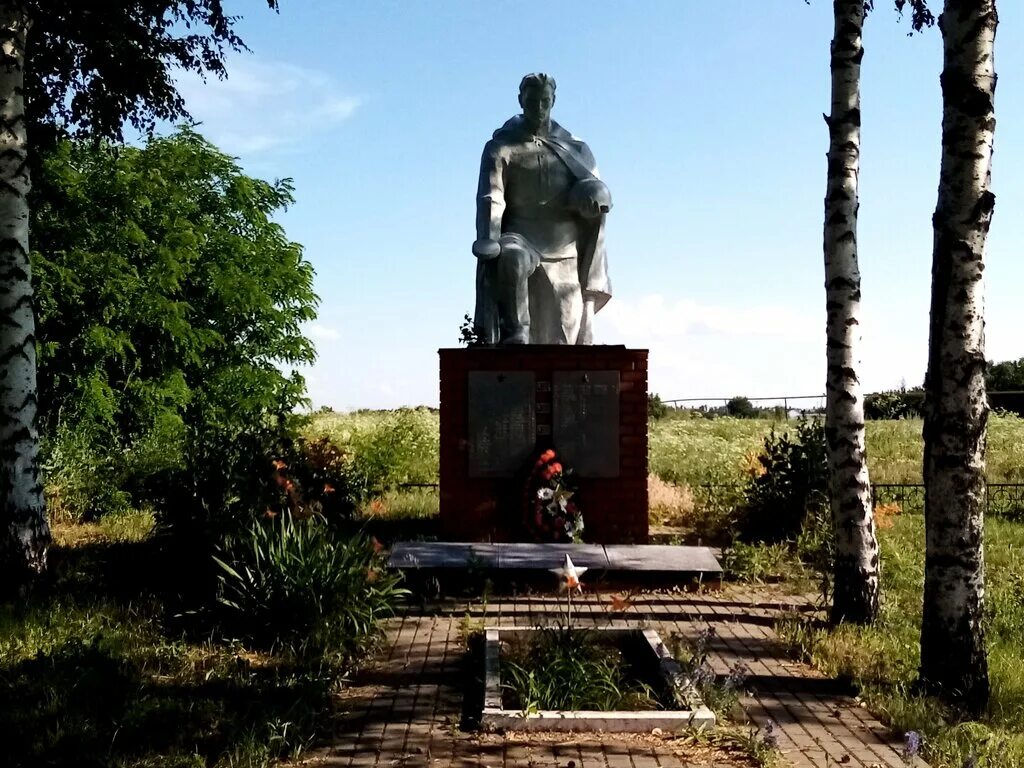 Погода в шеино. Село Шеино Корочанского района Белгородской области. Шеино Корочанский район. Милотичи Братская могила. Шеино Белгородская область памятник.